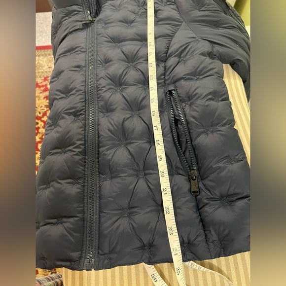 The North Face Holladown crop Cross-Stitch Goose Down Puffer Jacket, size Medium - Picture 16 of 17